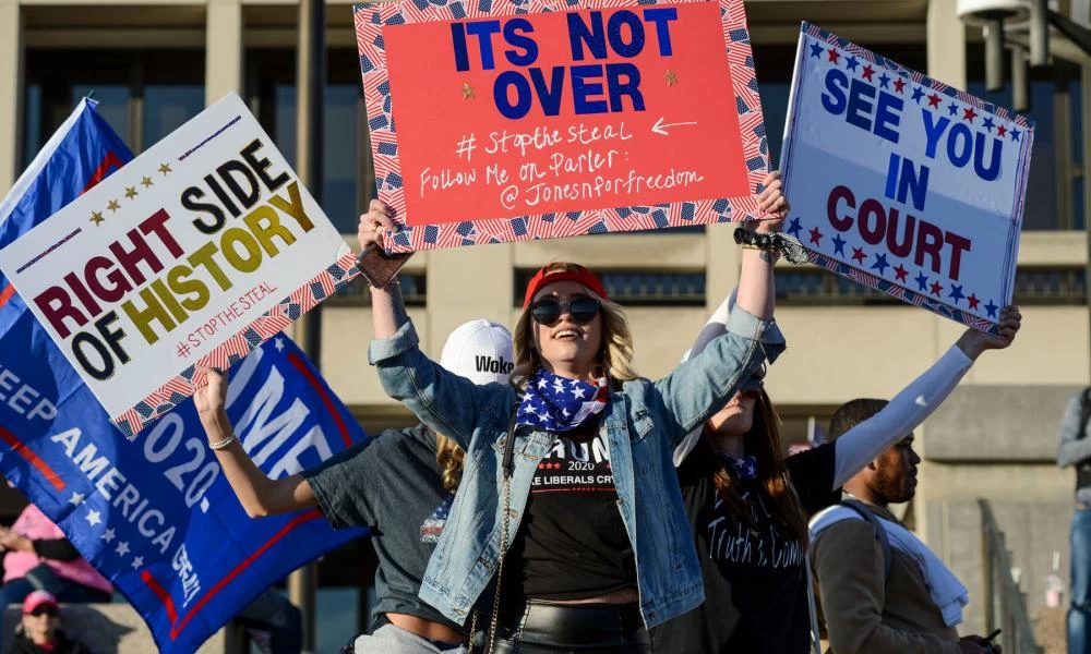 Μπλόκο στο κοινωνικό δίκτυο Parler και από Apple και Amazon